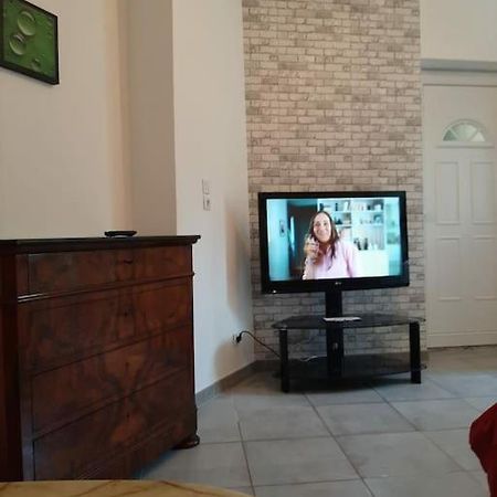 Confortable En Hyper Centre Parking Gratuit Dans La Rue Acces Avec Boite A Clee Apartment Castres  Exterior foto