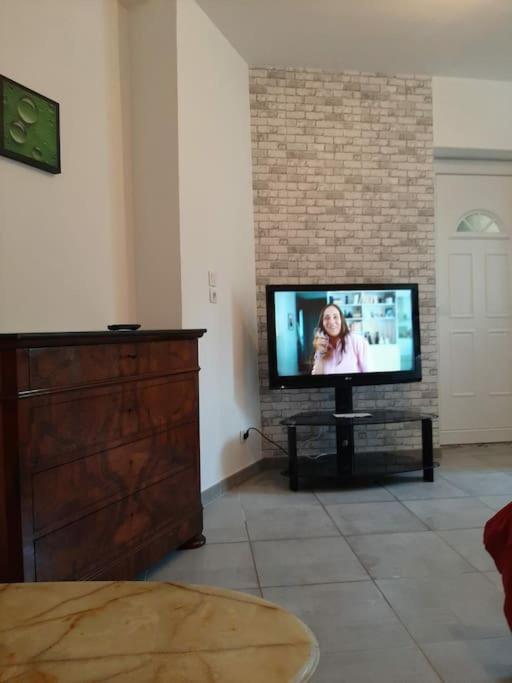 Confortable En Hyper Centre Parking Gratuit Dans La Rue Acces Avec Boite A Clee Apartment Castres  Exterior foto