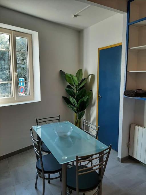 Confortable En Hyper Centre Parking Gratuit Dans La Rue Acces Avec Boite A Clee Apartment Castres  Exterior foto