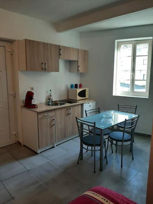 Confortable En Hyper Centre Parking Gratuit Dans La Rue Acces Avec Boite A Clee Apartment Castres  Exterior foto